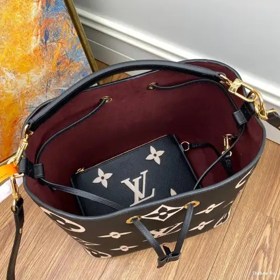 NÉONOÉ VUITTON LOUIS 0626